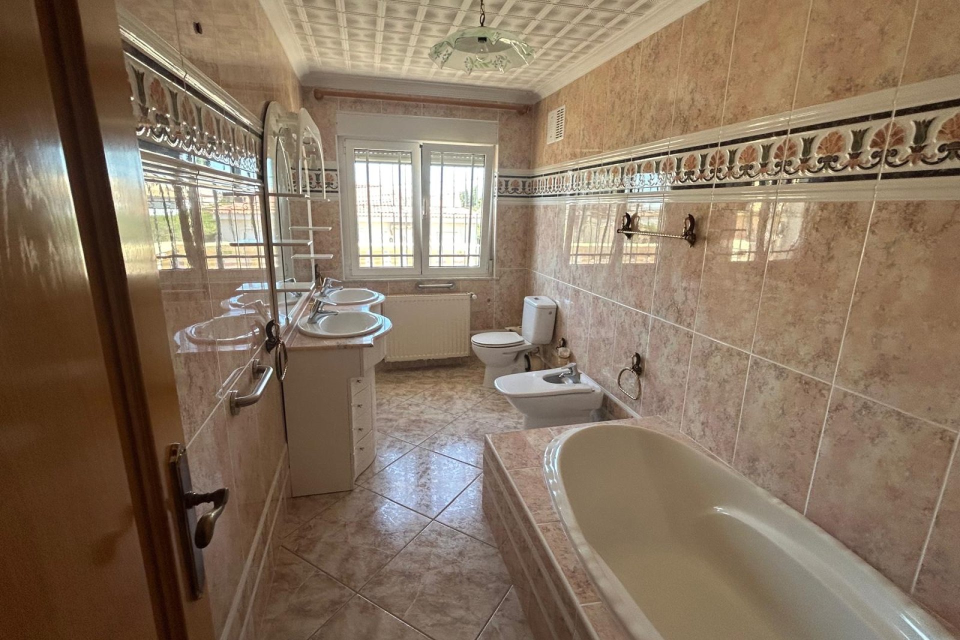 Villa de lujo de 6 dormitorios con casa de invitados y piscina privada en Ciudad Quesada