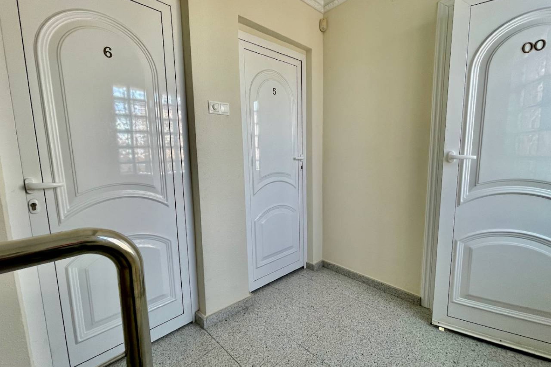 Villa de lujo de 6 dormitorios con piscina privada y vistas panorámicas en Guardamar