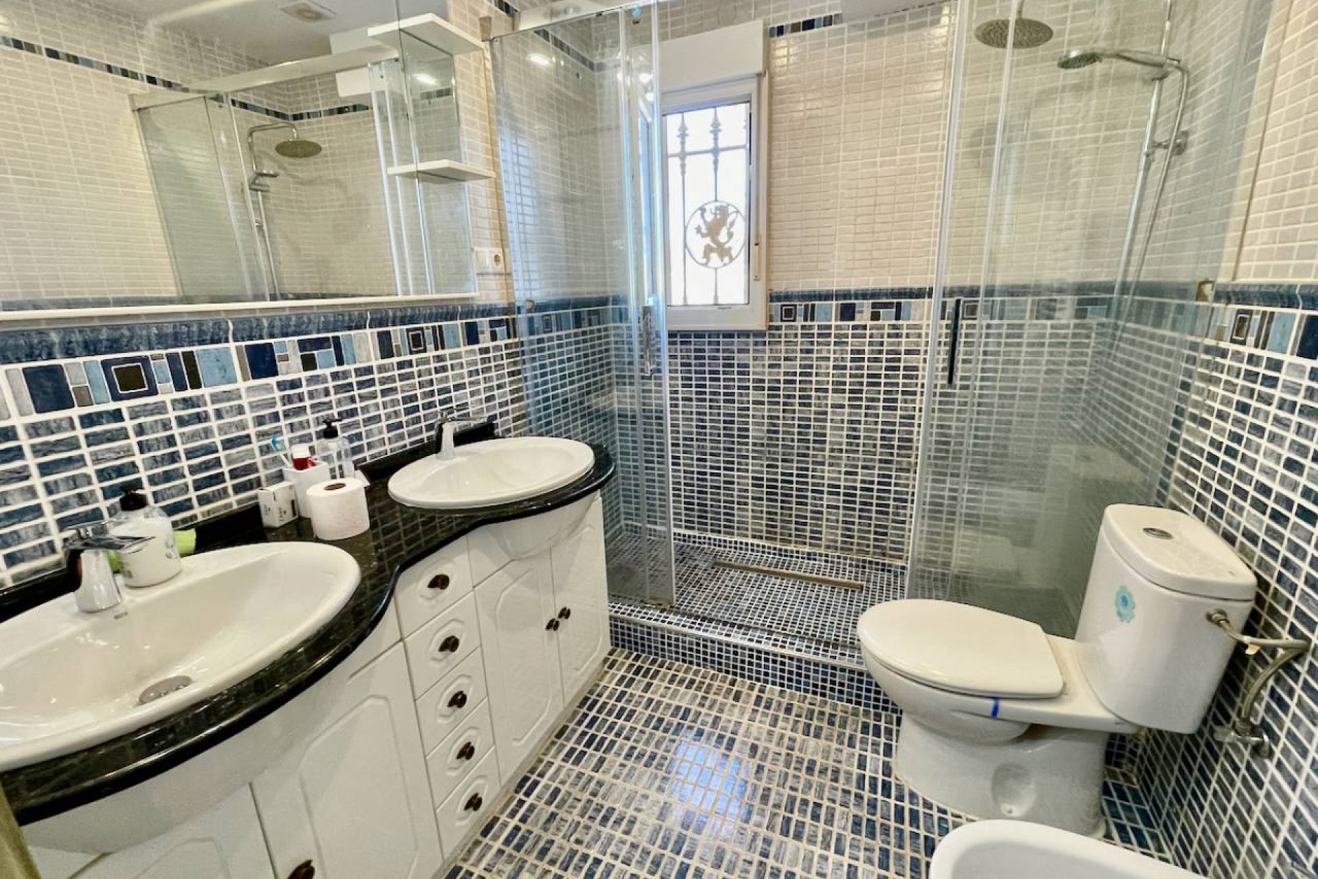 Villa de lujo de 6 dormitorios con piscina privada y vistas panorámicas en Guardamar