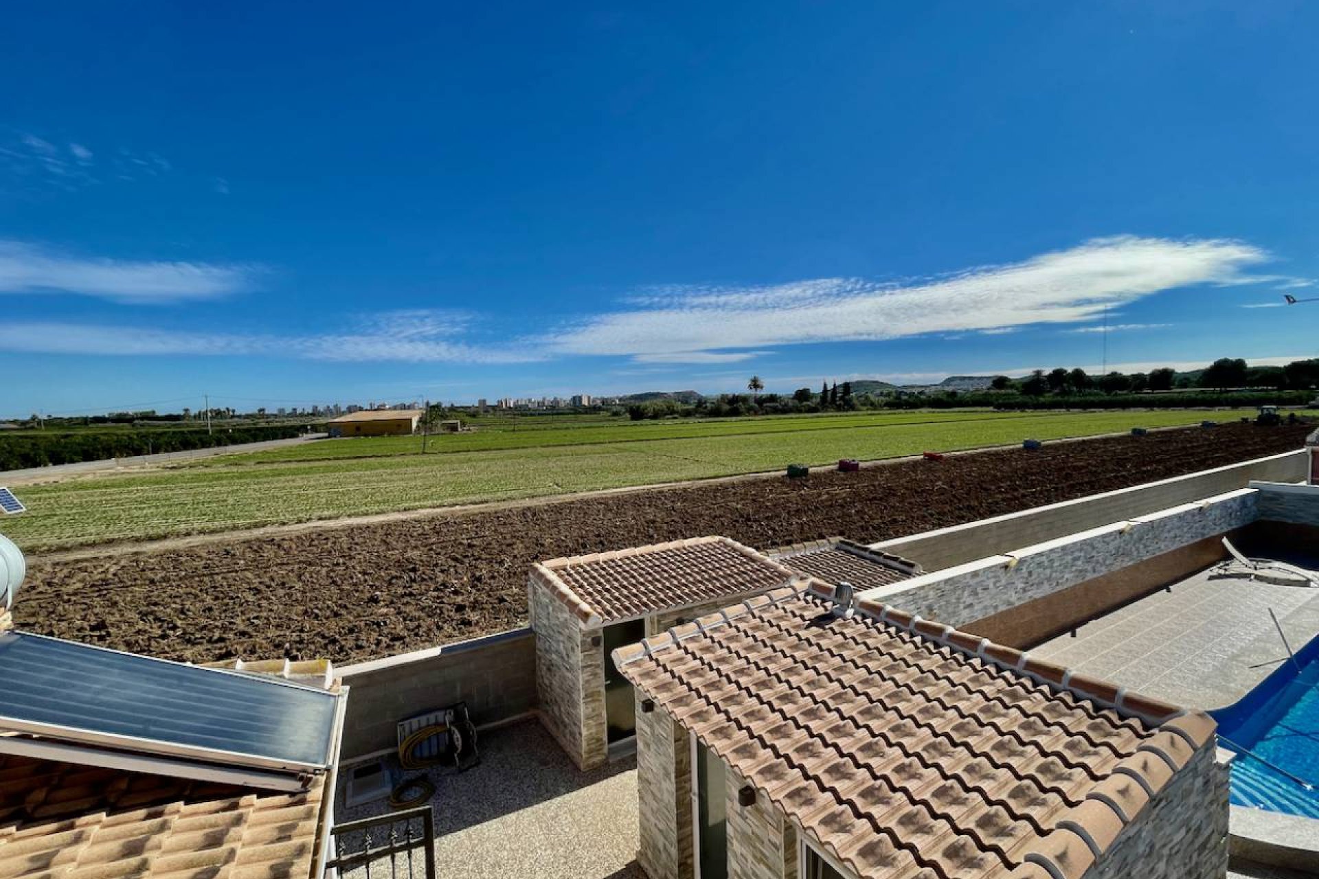 Villa de lujo de 6 dormitorios con piscina privada y vistas panorámicas en Guardamar