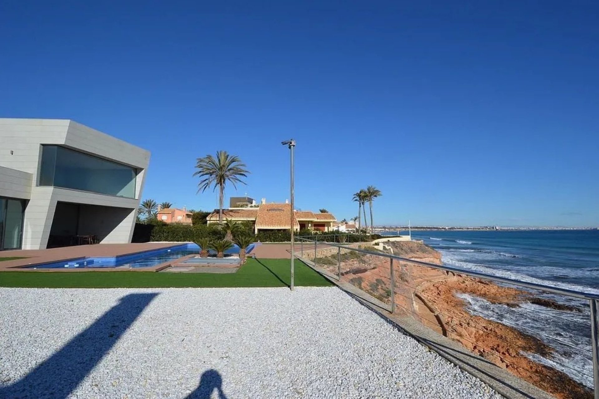 Villa de lujo de 6 dormitorios con vistas al mar y piscina privada en Orihuela Costa