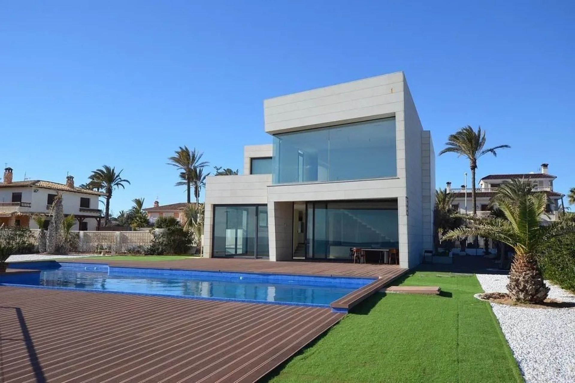 Villa de lujo de 6 dormitorios con vistas al mar y piscina privada en Orihuela Costa