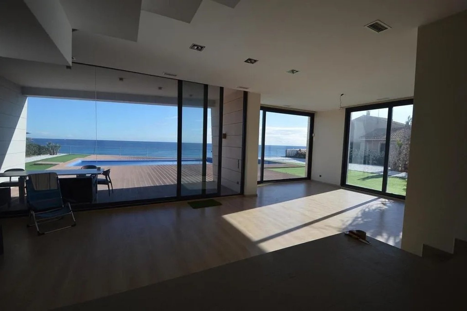 Villa de lujo de 6 dormitorios con vistas al mar y piscina privada en Orihuela Costa