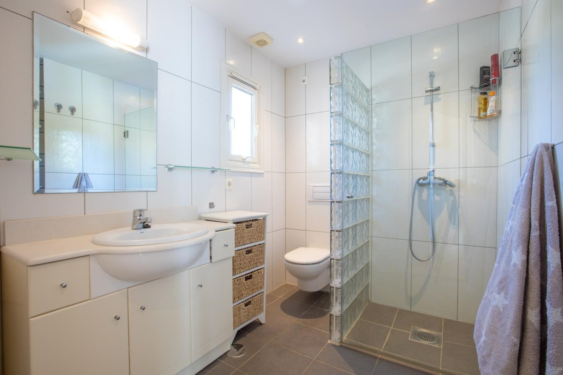 Villa de lujo de 7 dormitorios con piscina privada y vistas al mar en Alfaz del Pi