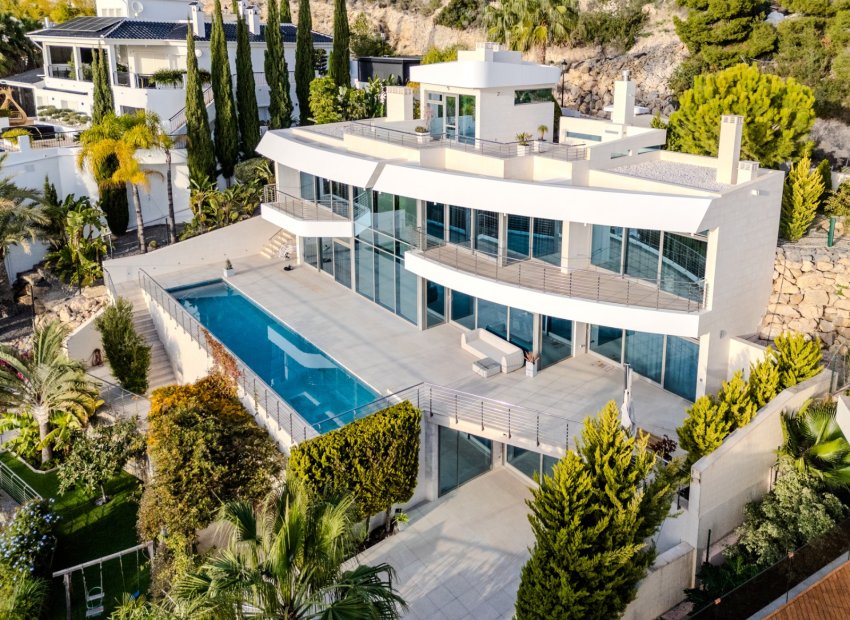 Villa de lujo en Altea Hills con vistas al mar, piscina privada, zona de bienestar y 5 dormitorios
