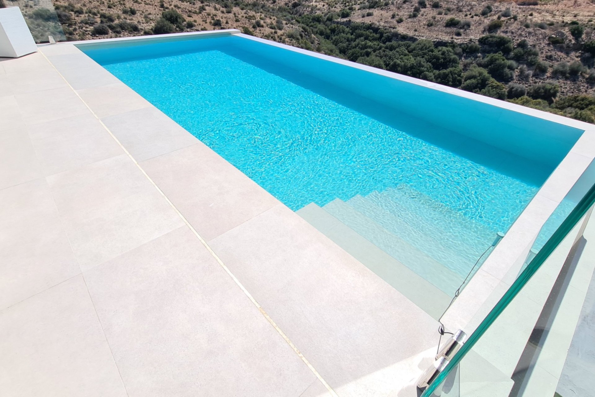 Villa de lujo en La Marina con vistas panorámicas, piscina y cerca de la playa