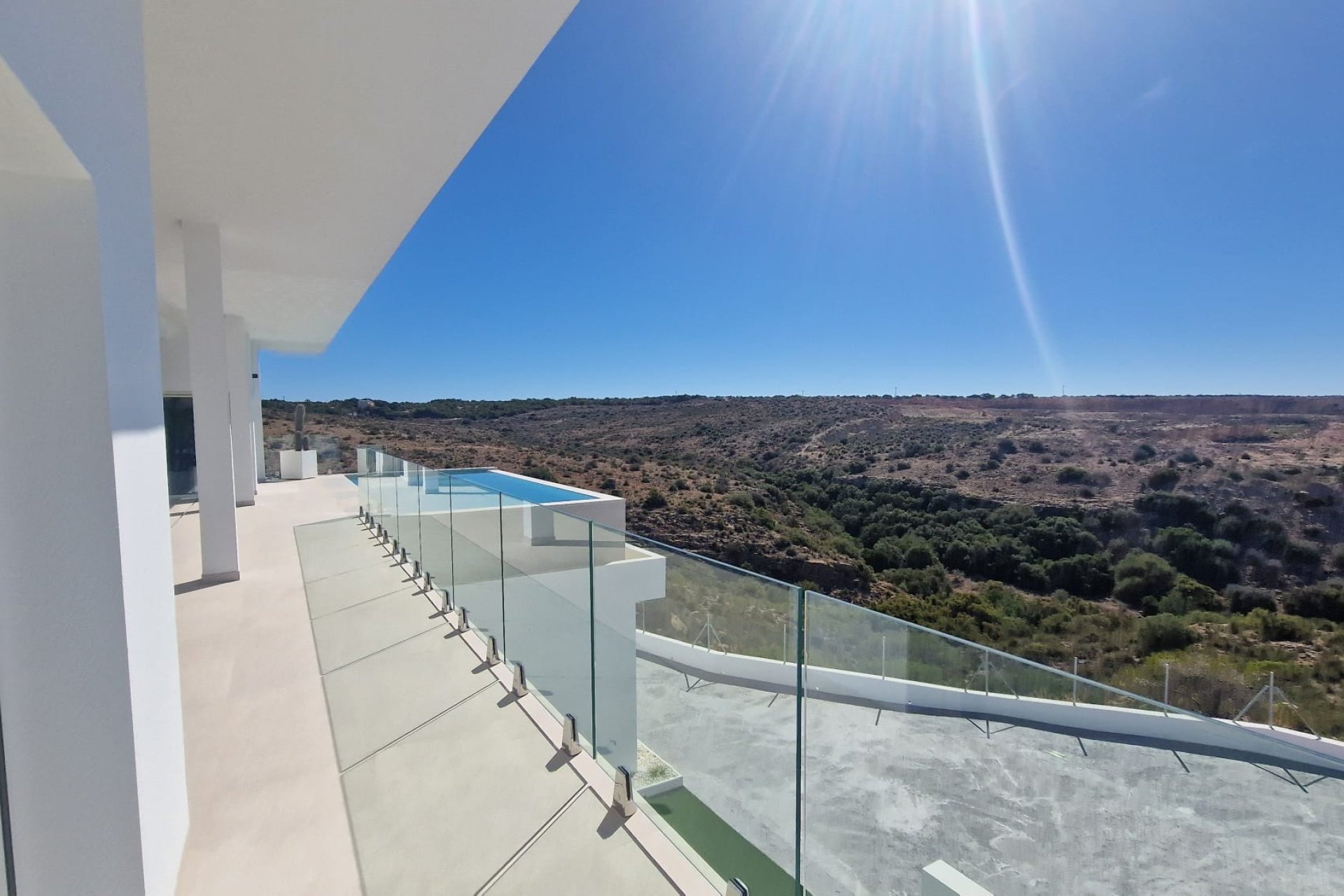 Villa de lujo en La Marina con vistas panorámicas, piscina y cerca de la playa