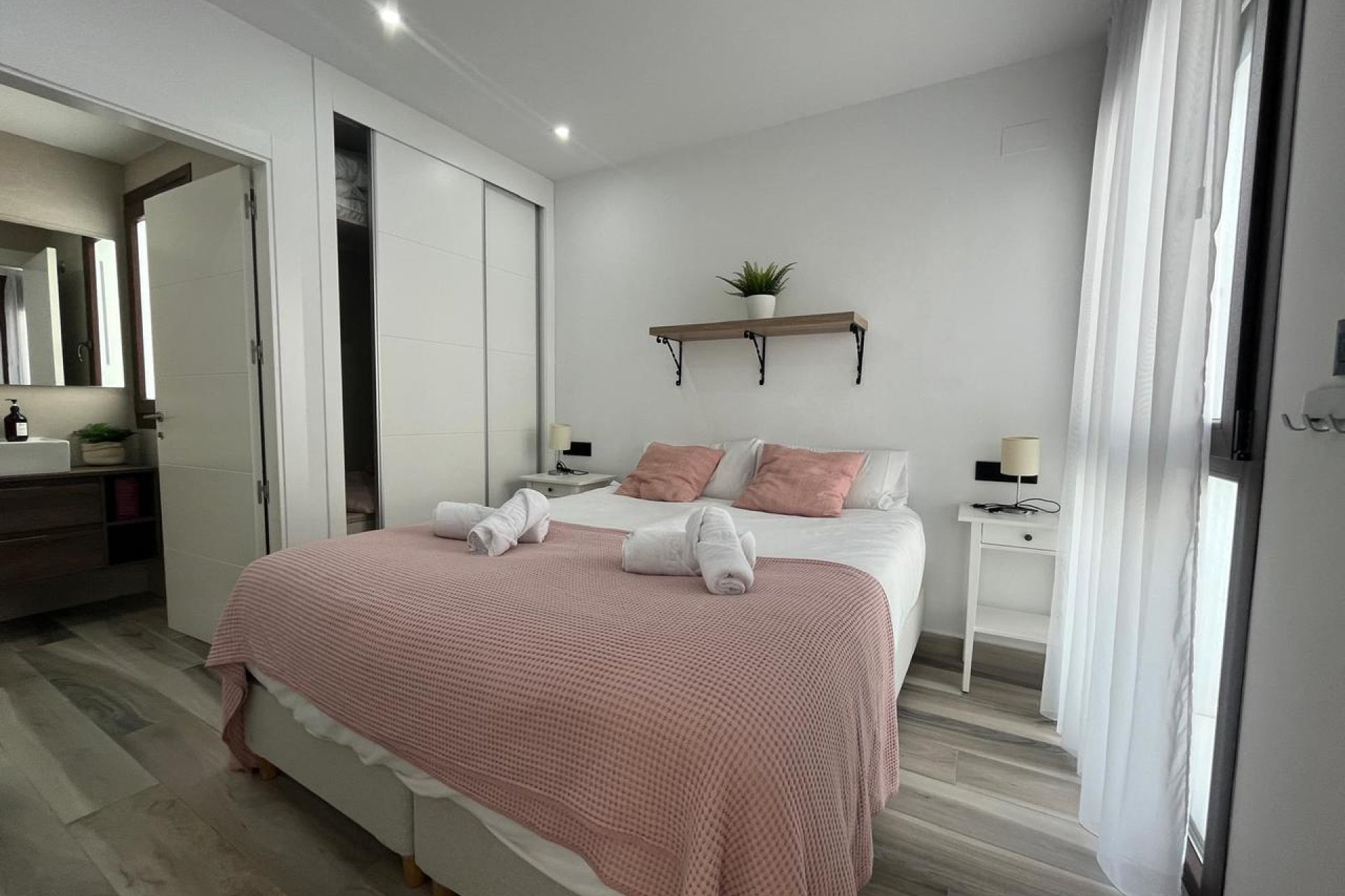 Villa de lujo en Torrevieja con piscina privada, vistas al mar y licencia turística