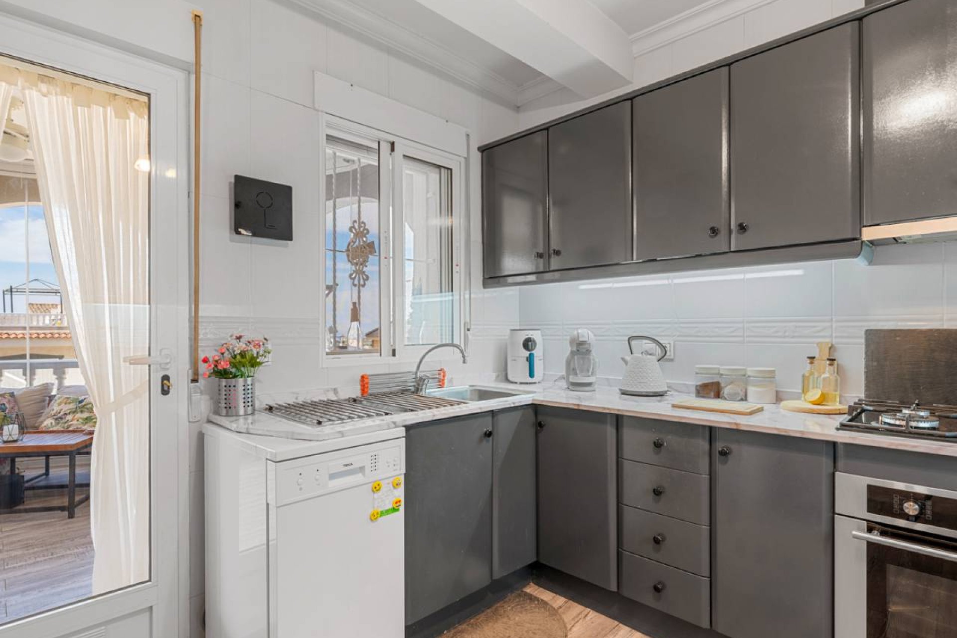 Villa de lujo independiente de 6 dormitorios, con piscina privada y apartamento independiente en Benijófar