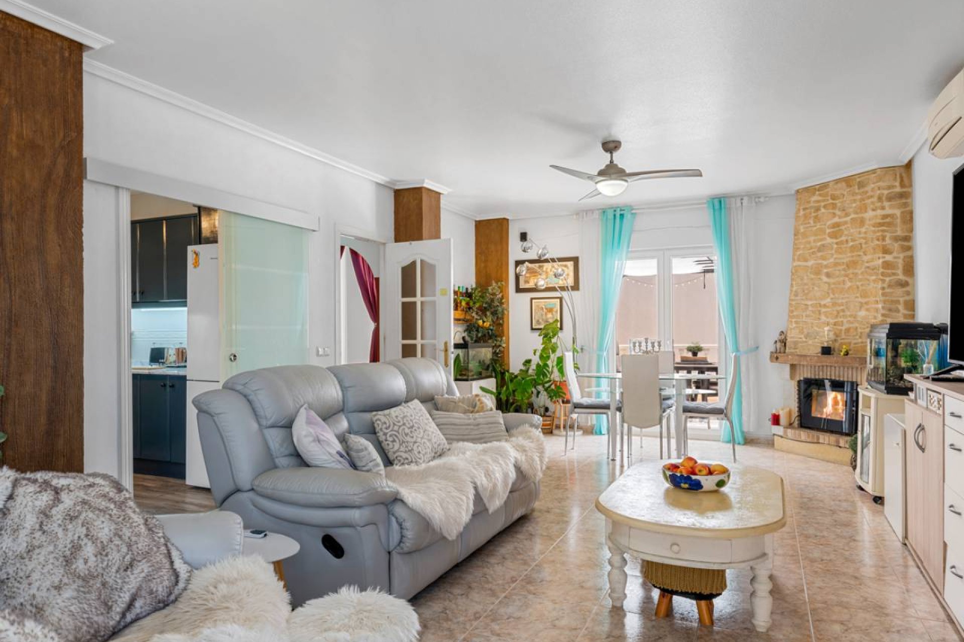 Villa de lujo independiente de 6 dormitorios, con piscina privada y apartamento independiente en Benijófar