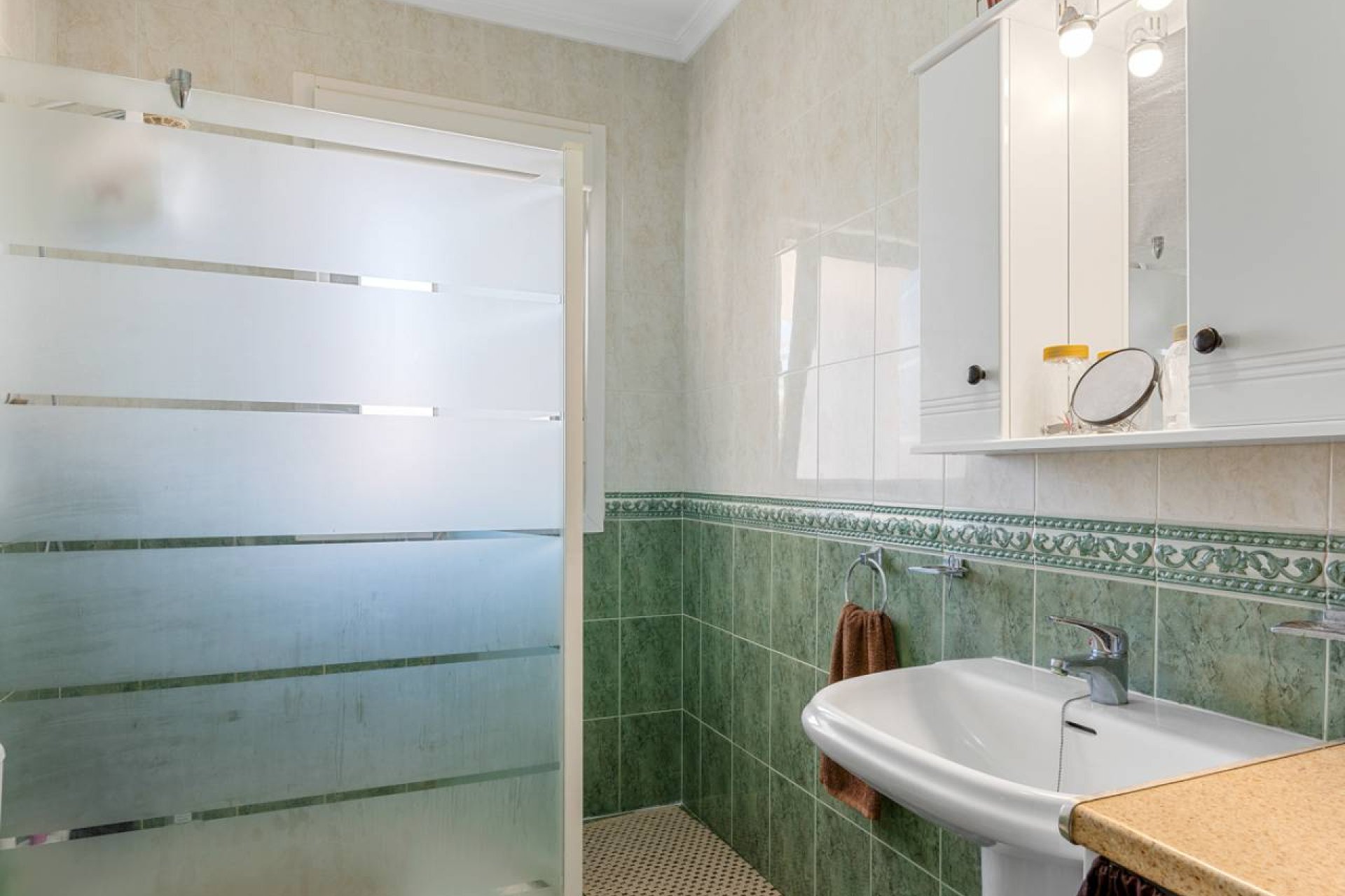 Villa de lujo independiente de 6 dormitorios, con piscina privada y apartamento independiente en Benijófar