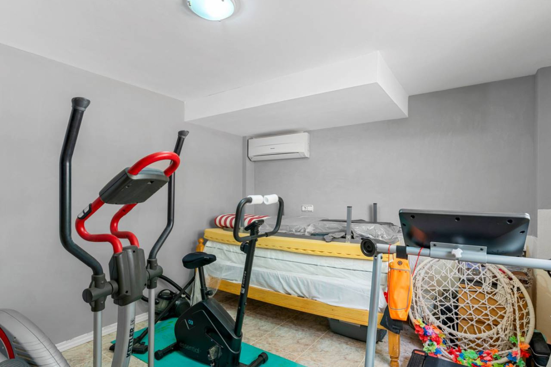 Villa de lujo independiente de 6 dormitorios, con piscina privada y apartamento independiente en Benijófar