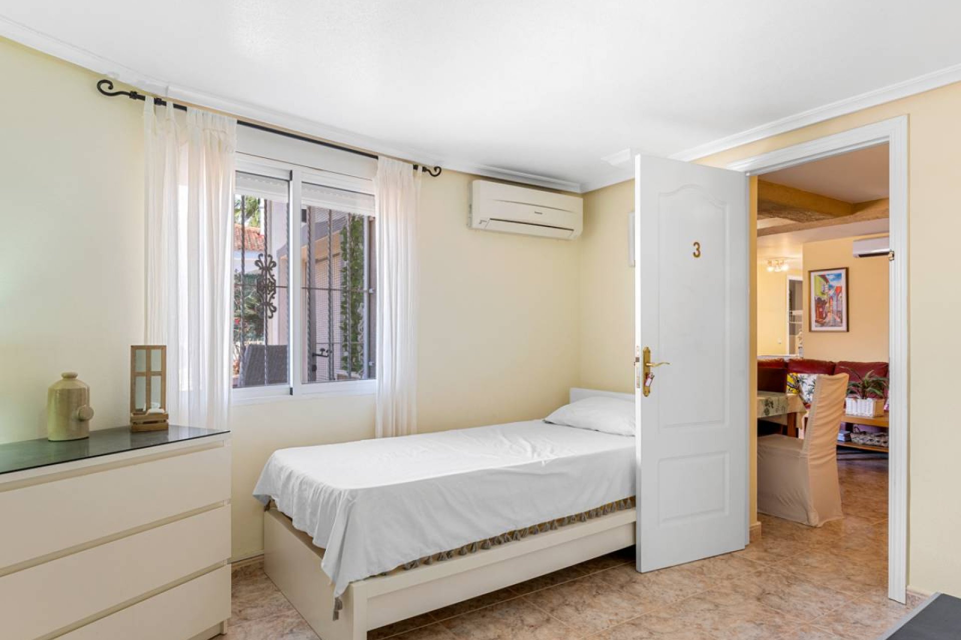 Villa de lujo independiente de 6 dormitorios, con piscina privada y apartamento independiente en Benijófar