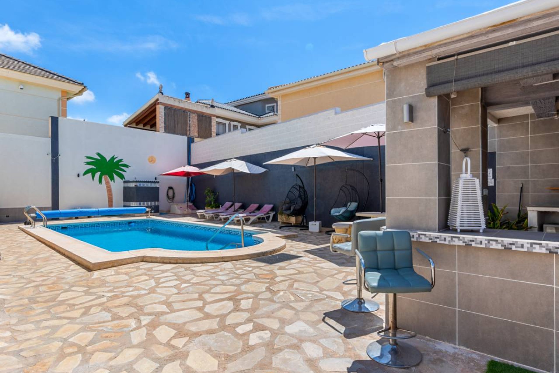 Villa de lujo independiente de 6 dormitorios, con piscina privada y apartamento independiente en Benijófar