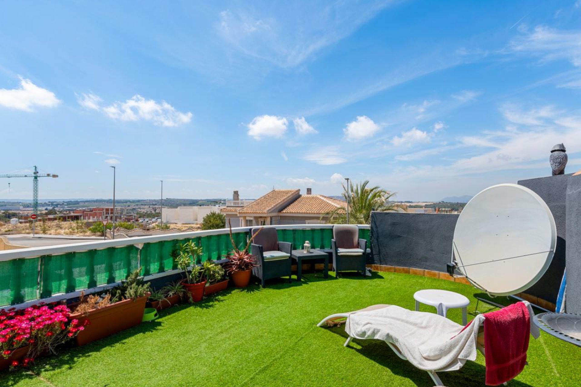 Villa de lujo independiente de 6 dormitorios, con piscina privada y apartamento independiente en Benijófar