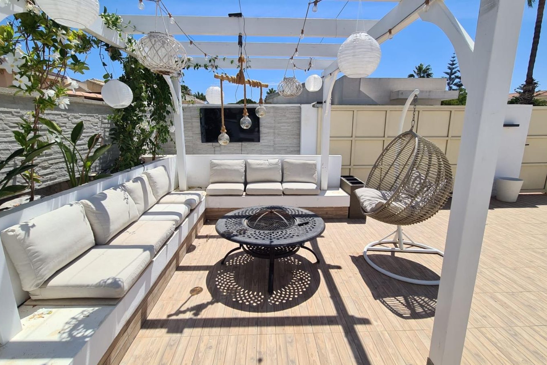 Villa de lujo renovada con piscina y paneles solares en Ciudad Quesada