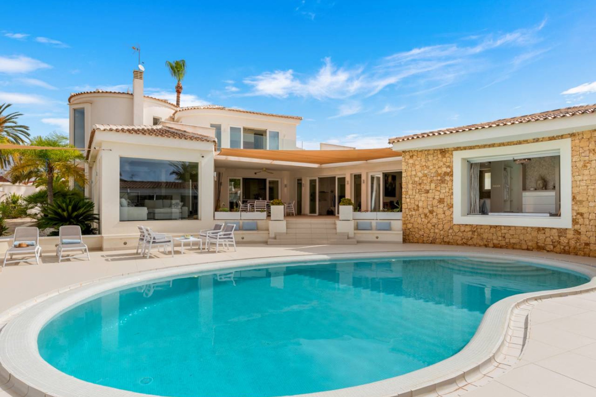 Villa de lujo totalmente renovada con vistas al mar, piscina y privacidad en Ciudad Quesada