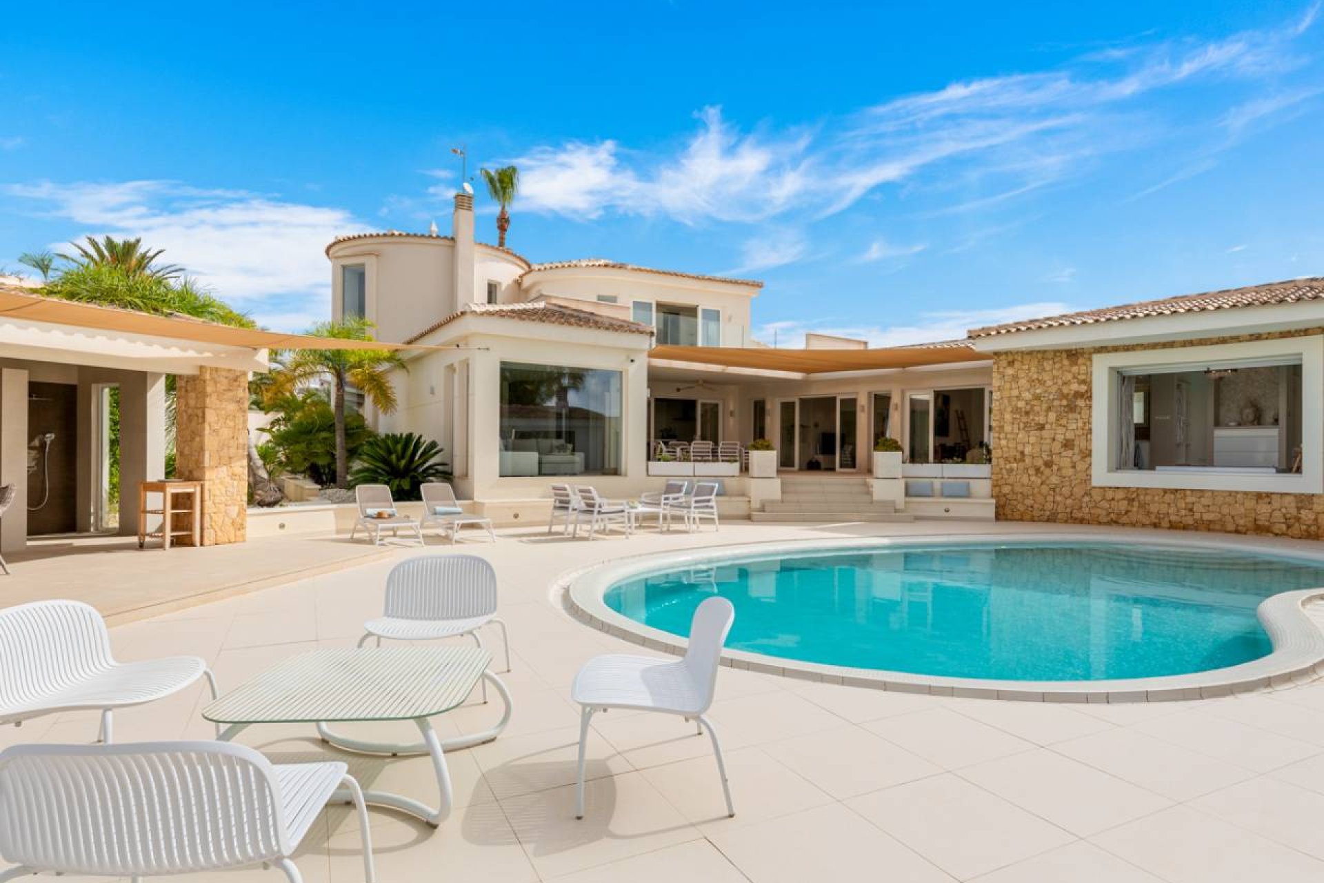 Villa de lujo totalmente renovada con vistas al mar, piscina y privacidad en Ciudad Quesada