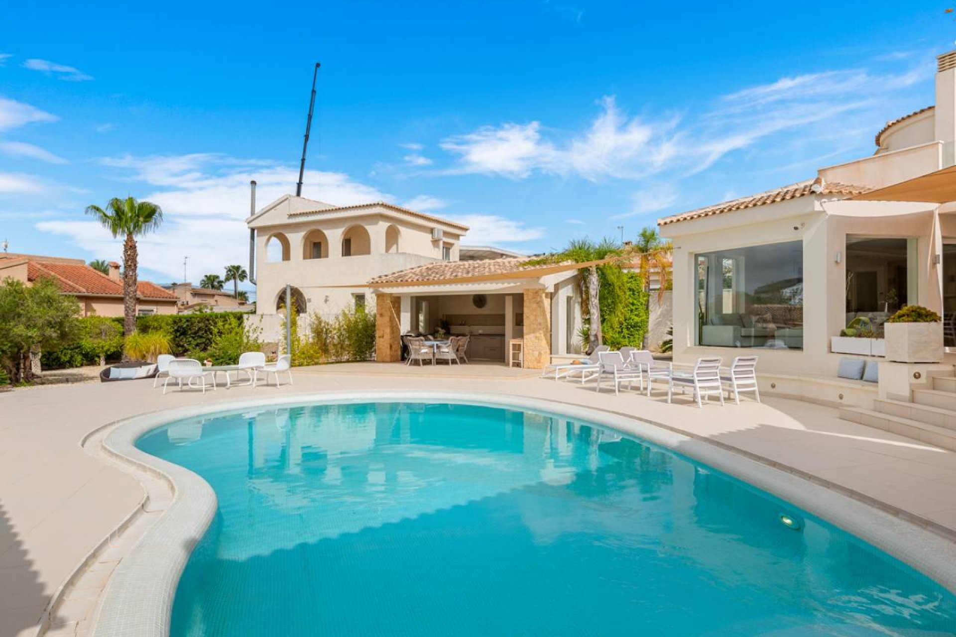 Villa de lujo totalmente renovada con vistas al mar, piscina y privacidad en Ciudad Quesada