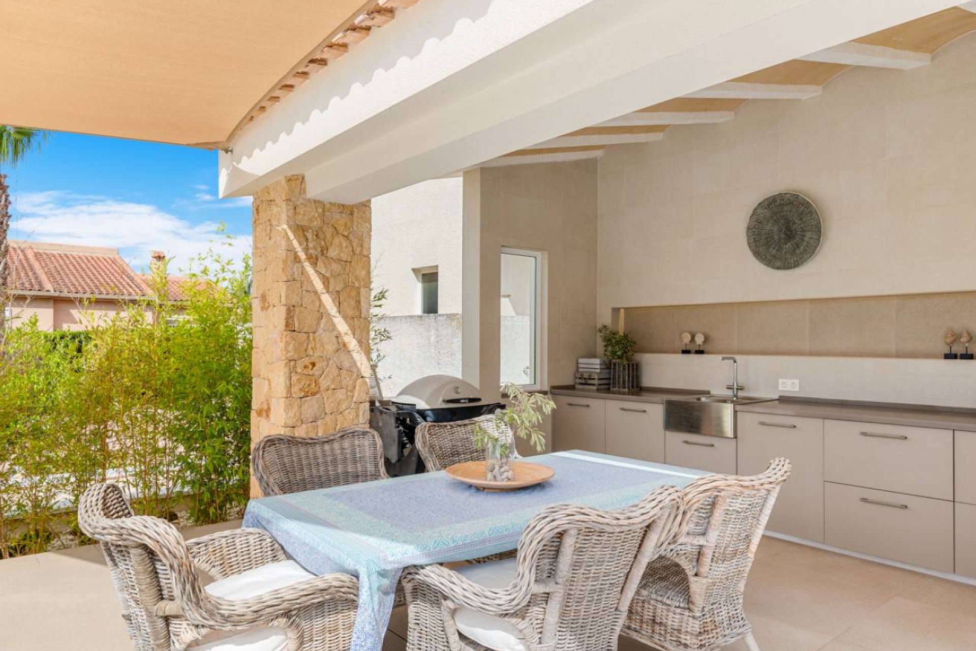 Villa de lujo totalmente renovada con vistas al mar, piscina y privacidad en Ciudad Quesada