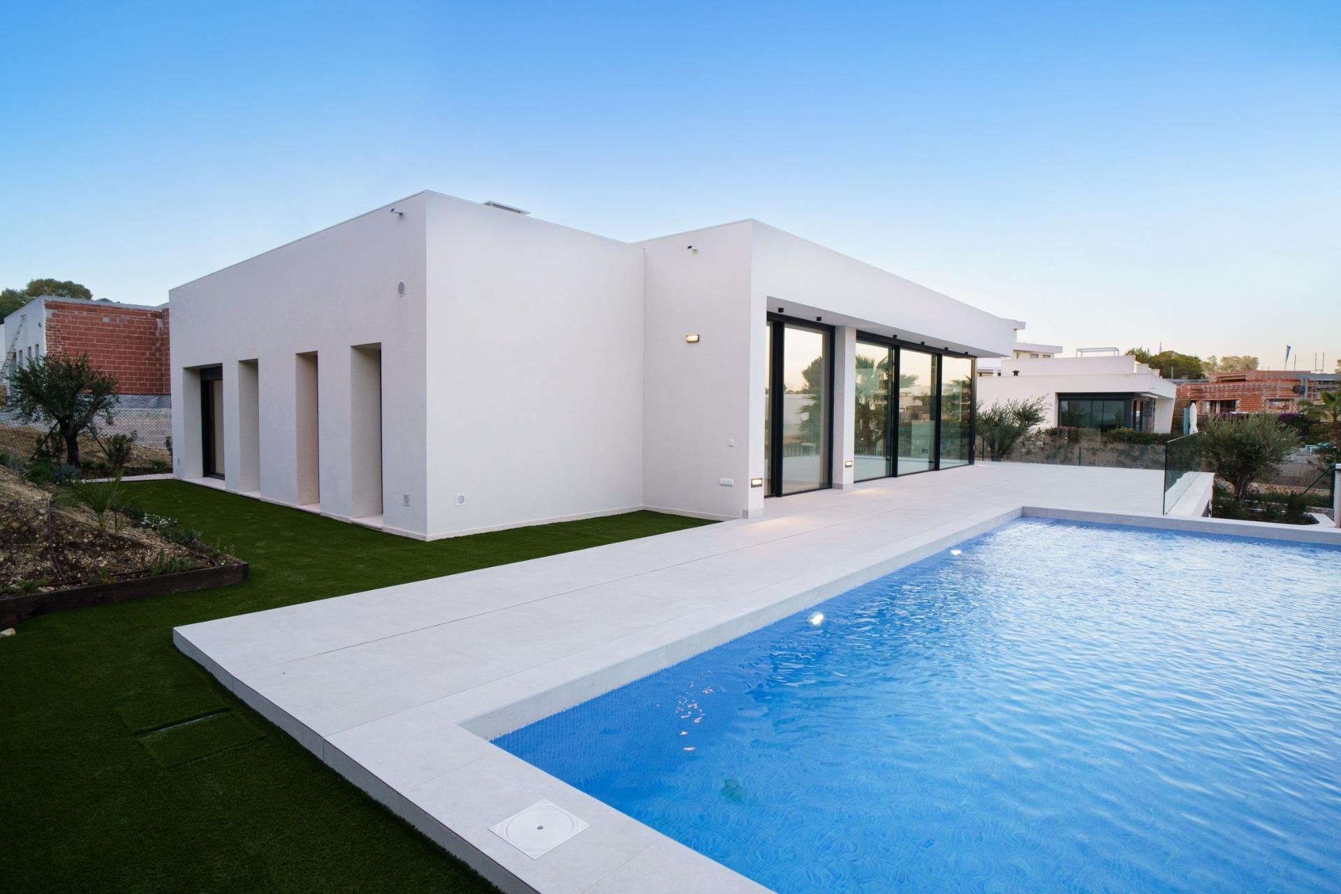 Villa de obra nueva en Las Colinas Golf