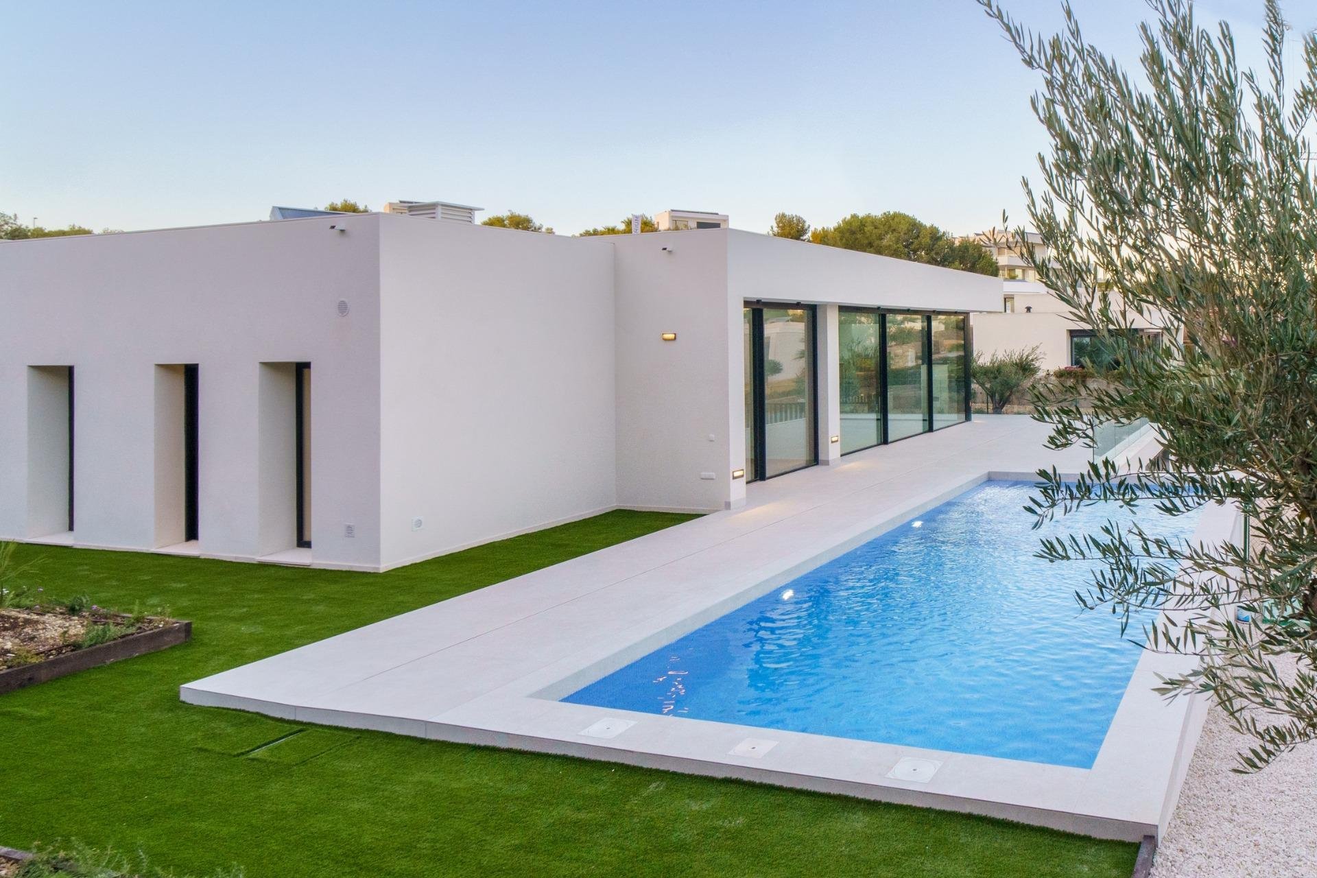 Villa de obra nueva en Las Colinas Golf