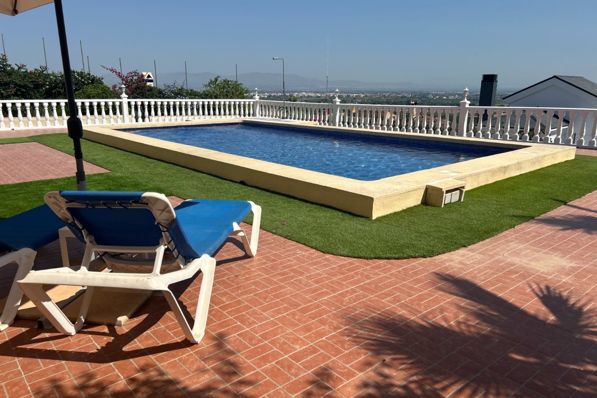 Villa en Algorfa con piscina privada, 3 dormitorios y un amplio jardín