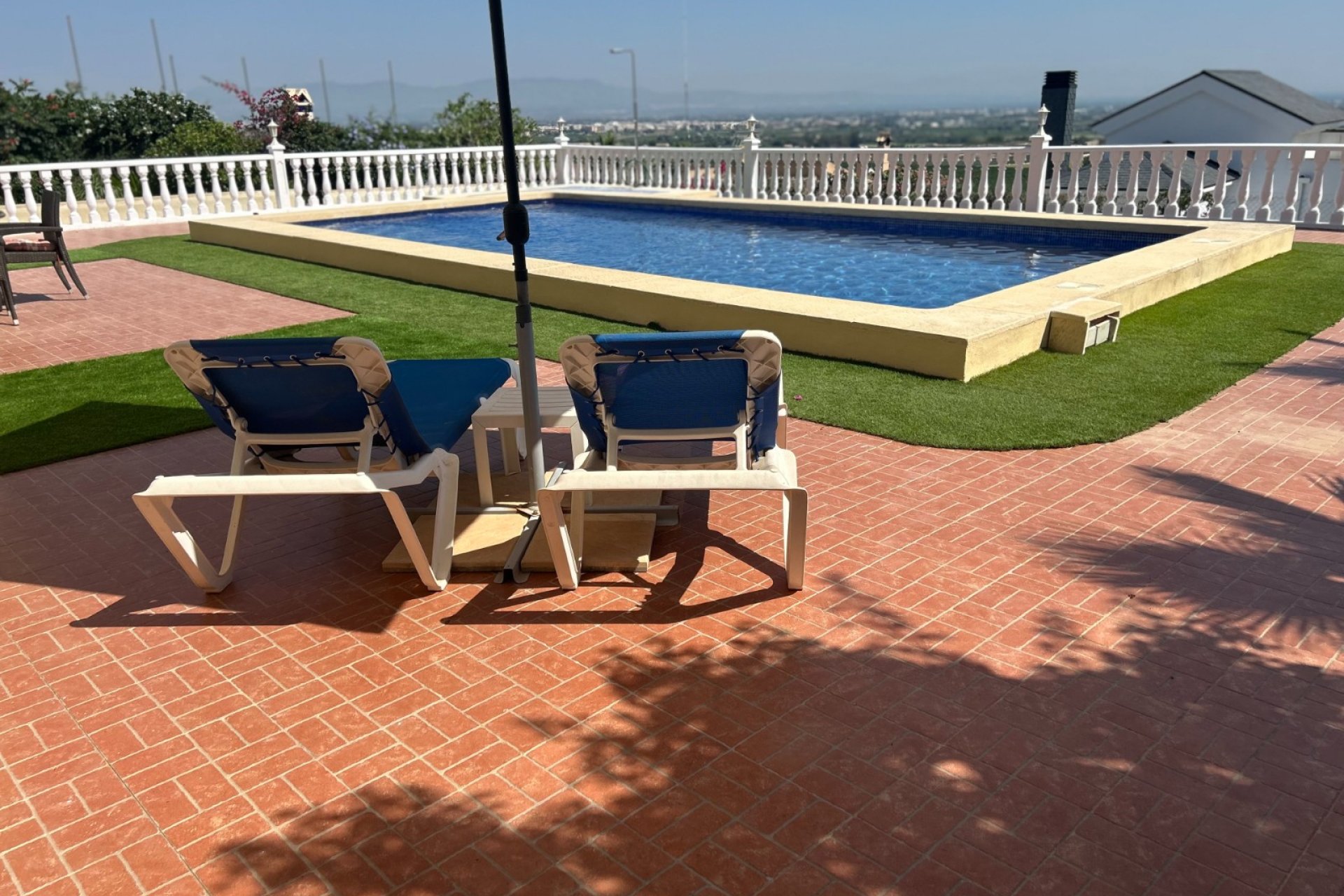Villa en Algorfa con piscina privada, 3 dormitorios y un amplio jardín