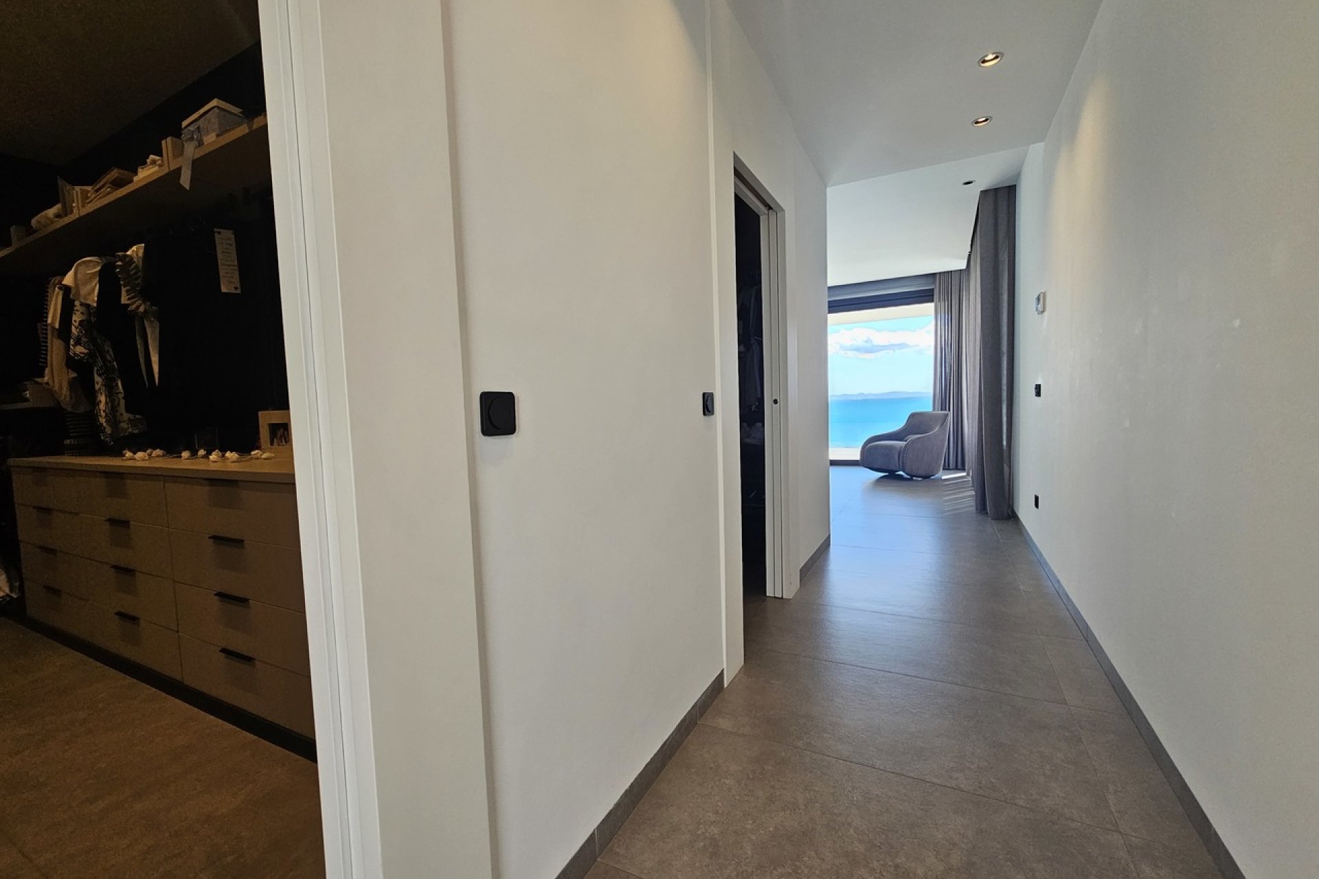 Villa exclusiva frente al mar en Cabo Roig con vistas panorámicas y piscina privada