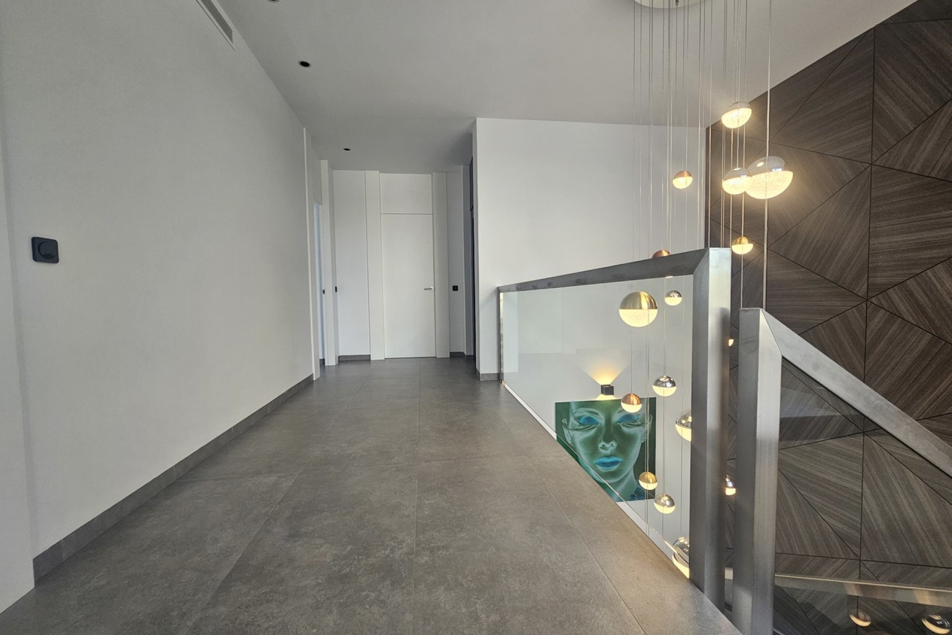 Villa exclusiva frente al mar en Cabo Roig con vistas panorámicas y piscina privada