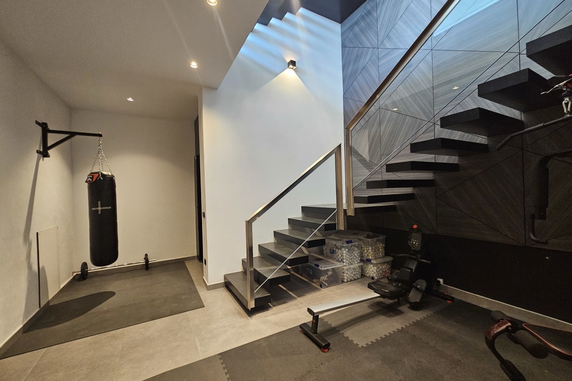 Villa exclusiva frente al mar en Cabo Roig con vistas panorámicas y piscina privada