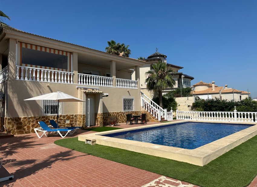 Villa in Algorfa with a private pool, 3 bedrooms, and a spacious garden