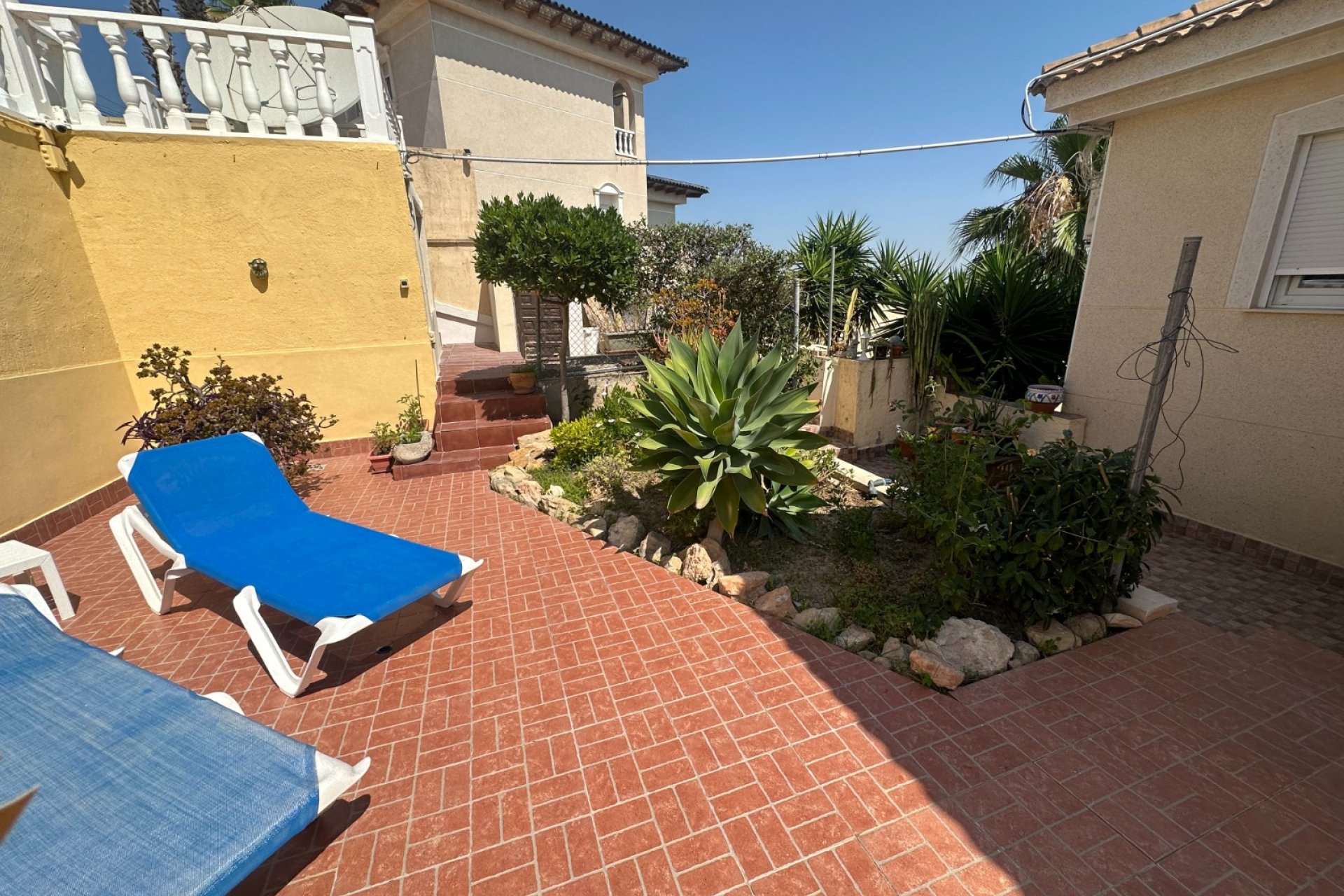 Villa in Algorfa with a private pool, 3 bedrooms, and a spacious garden
