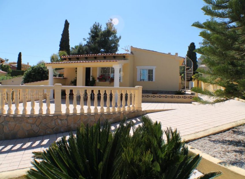 Villa independiente con piscina privada y jardín en la tranquila localidad de Alfaz del Pi, 3 dormitorios