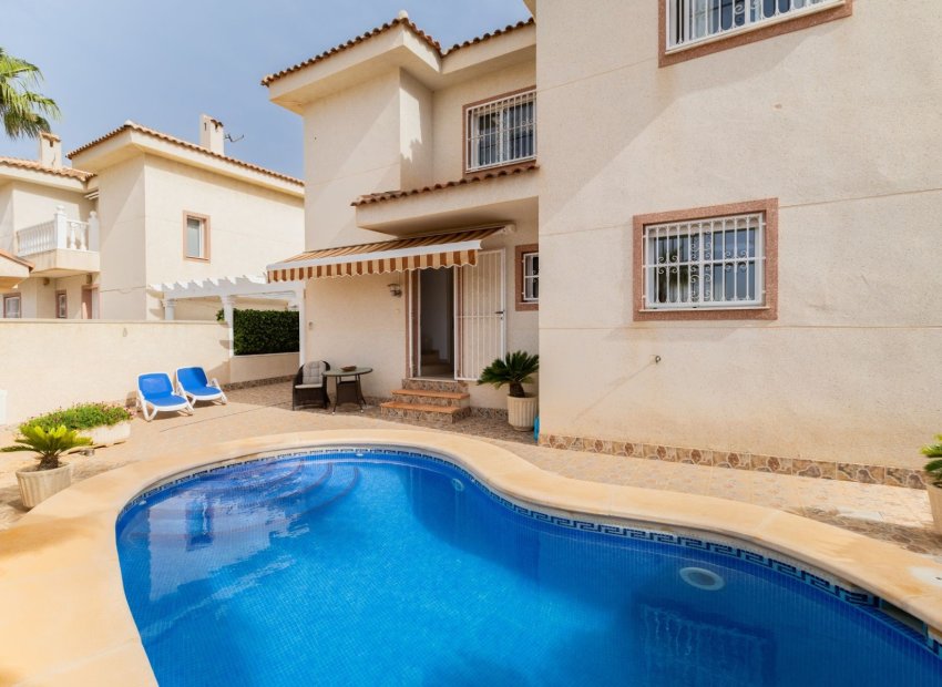 Villa Independiente con Piscina y Vistas en Venta en Benimar II, Rojales