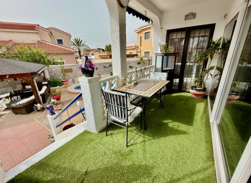 Villa independiente de 3 dormitorios con jardín privado y piscina en Ciudad Quesada