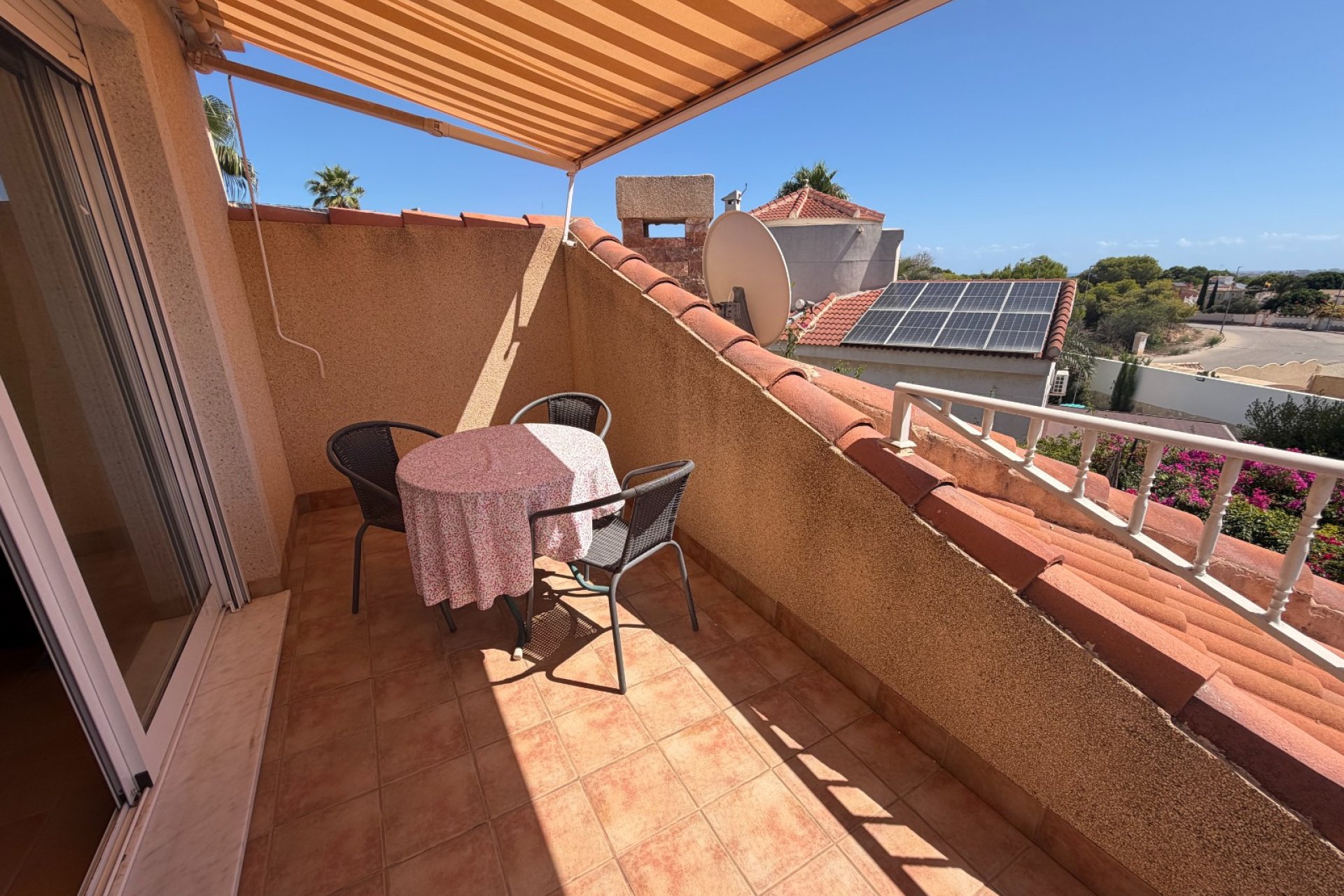 Villa independiente de 3 dormitorios con piscina privada en Lo Pepín