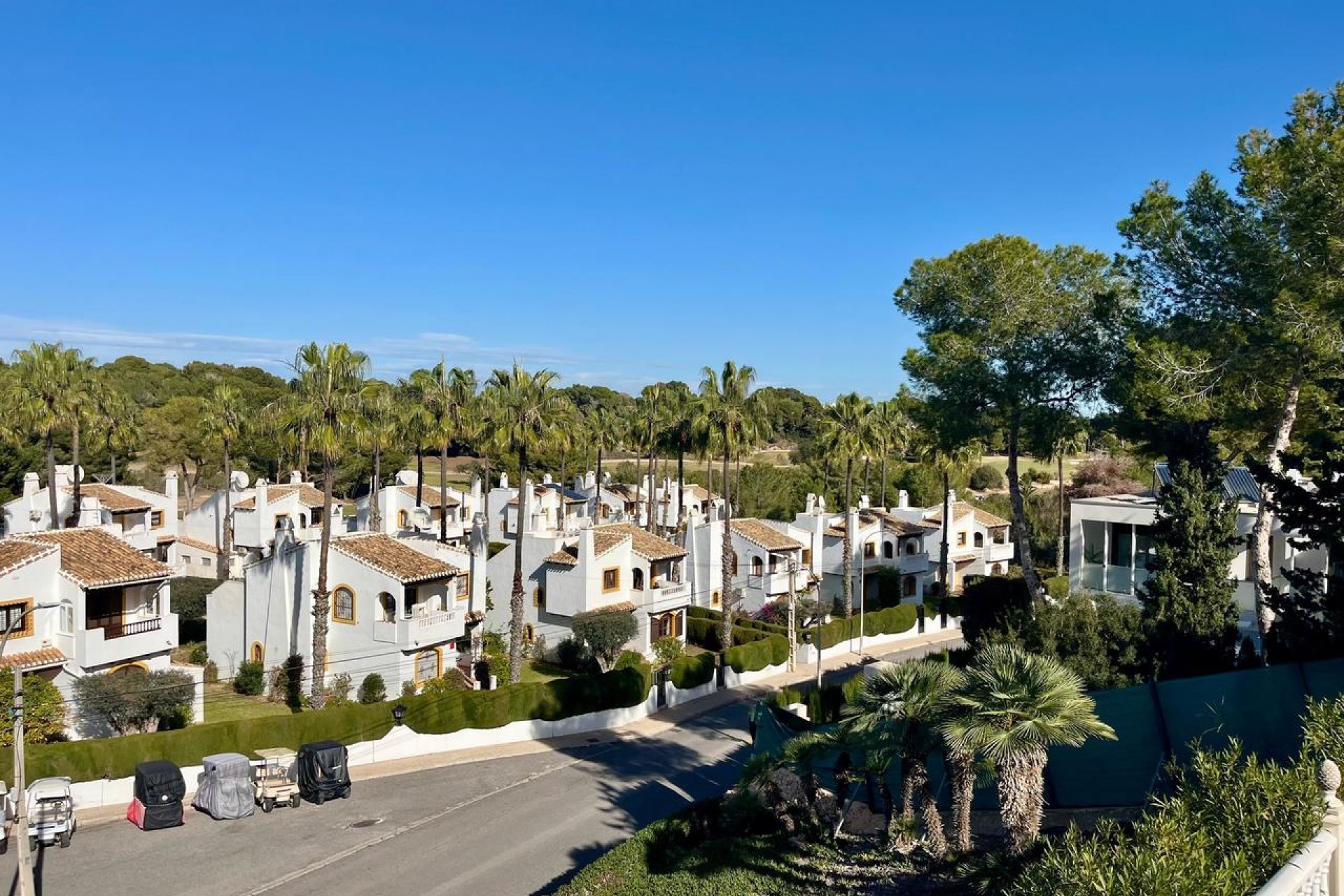 Villa independiente en Villamartín con piscina, vistas al campo de golf y 4 dormitorios