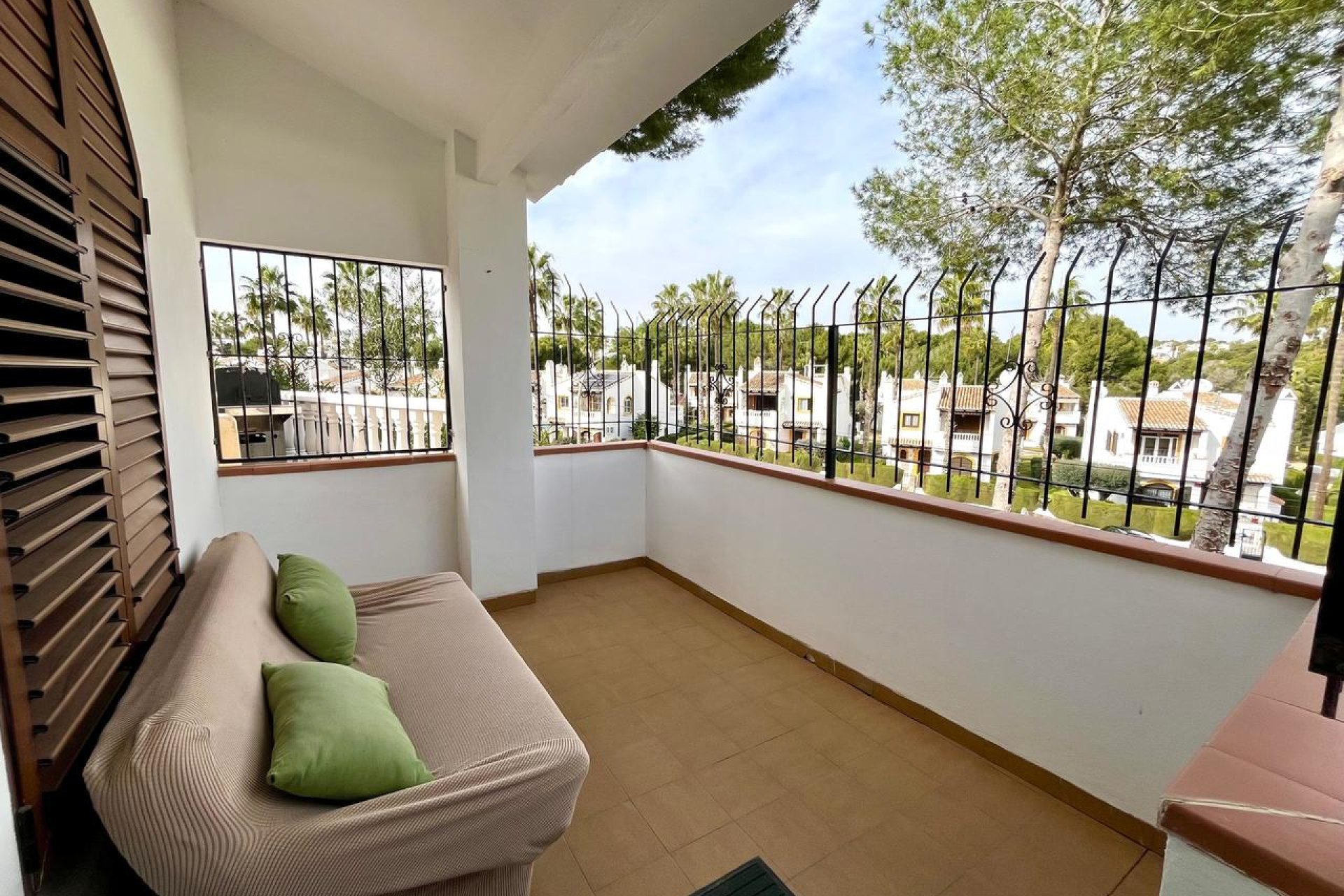 Villa independiente en Villamartín con piscina, vistas al campo de golf y 4 dormitorios