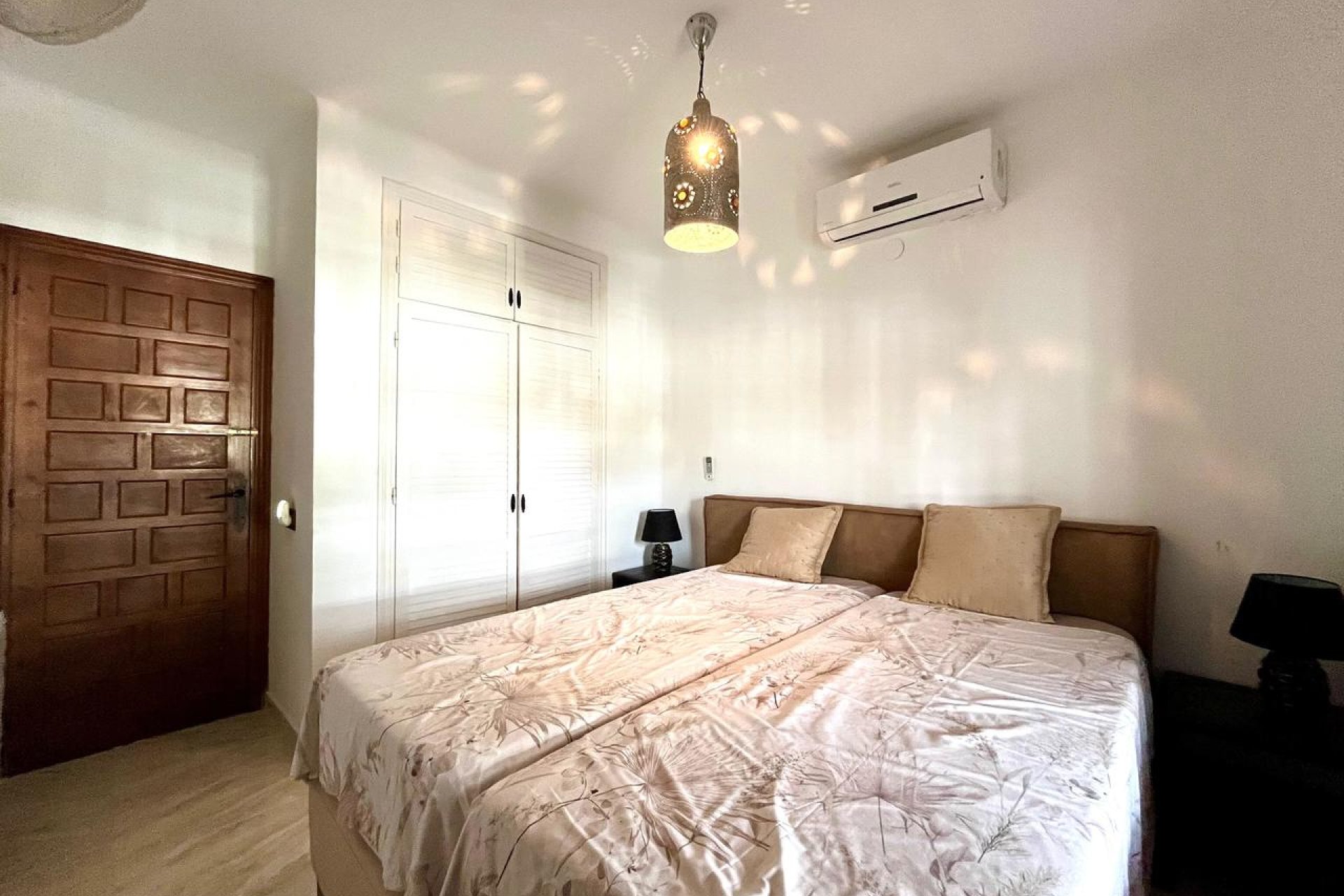 Villa independiente en Villamartín con piscina, vistas al campo de golf y 4 dormitorios