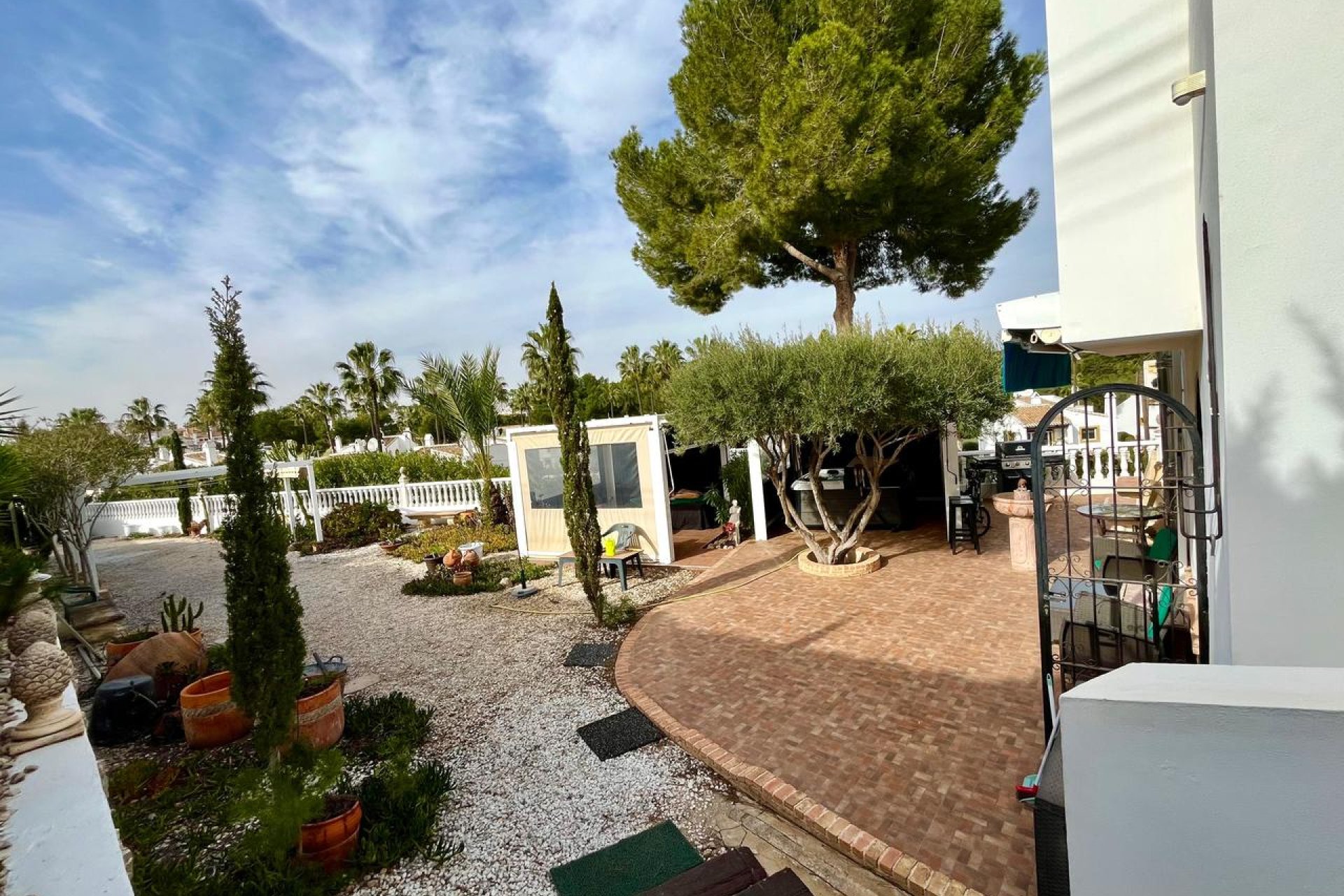 Villa independiente en Villamartín con piscina, vistas al campo de golf y 4 dormitorios