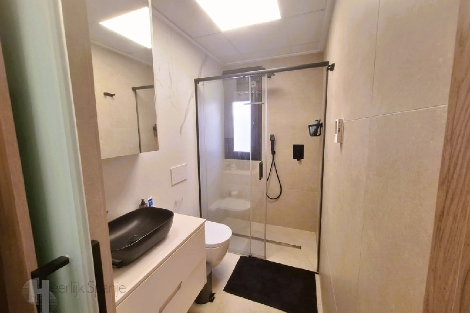 Villa lista para entrar a vivir con piscina privada y azotea cerca de la playa en San Javier