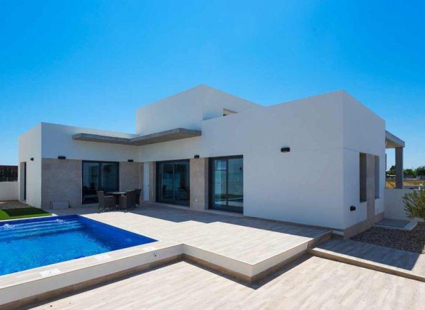 Villa Mediterránea de Obra Nueva en Daya Nueva