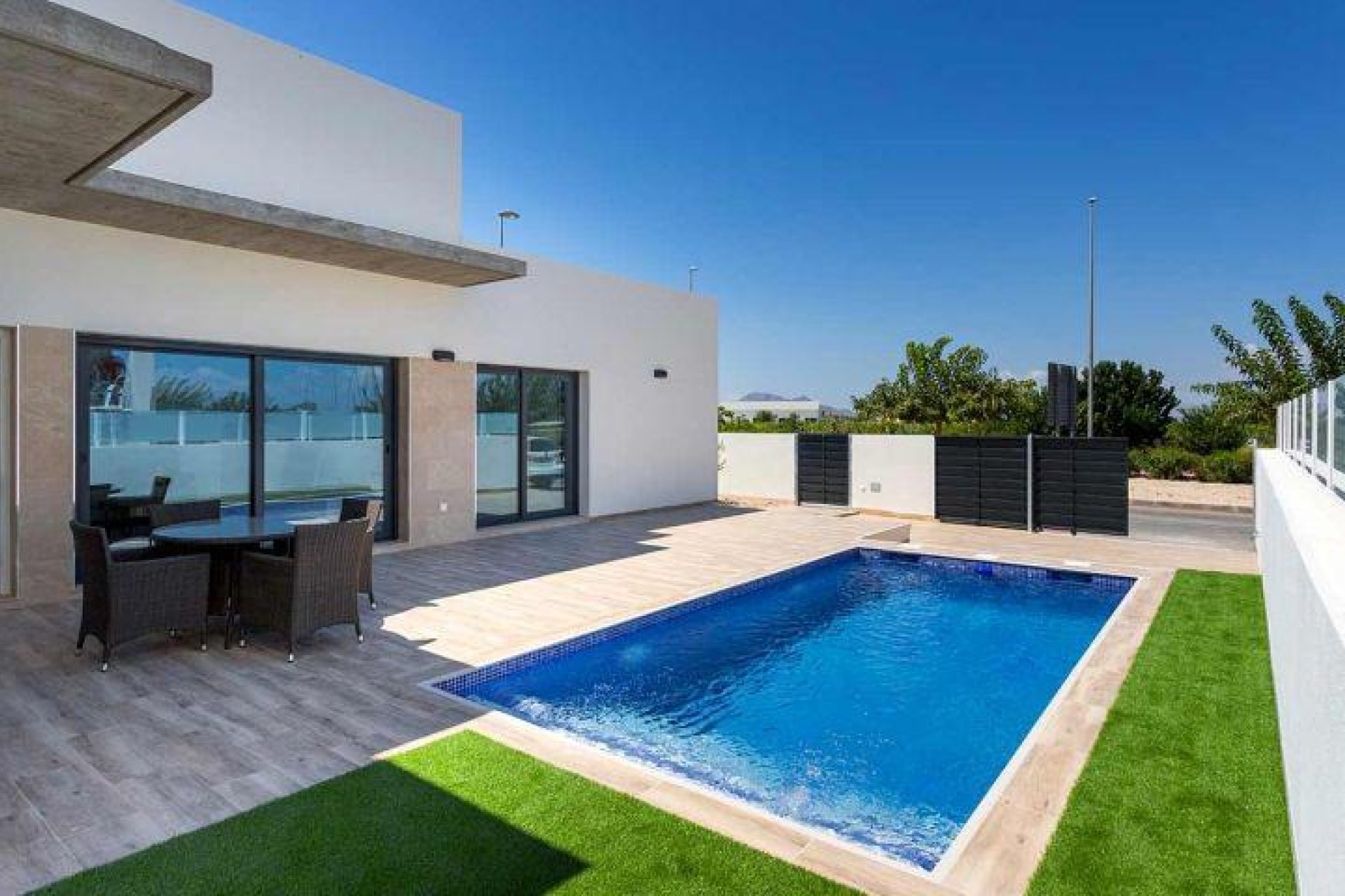 Villa Mediterránea de Obra Nueva en Daya Nueva