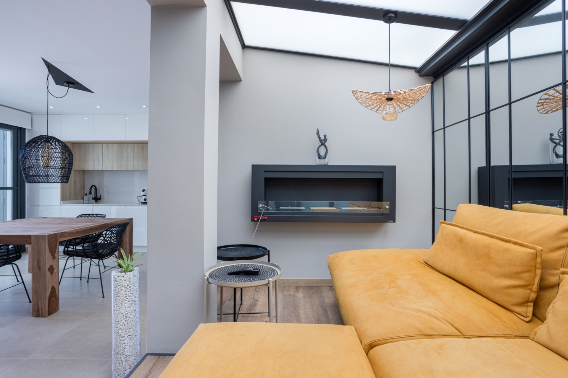 Villa moderna a punto de entrar a vivir con piscina privada y vistas en Benijófar, Costa Blanca