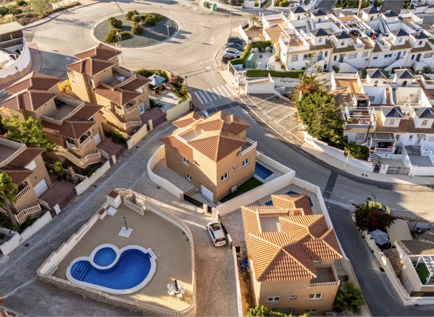 Villa moderna con piscina privada en Ciudad Quesada, cerca del campo de golf