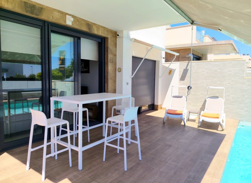 Villa moderna con piscina privada en San Miguel de Salinas