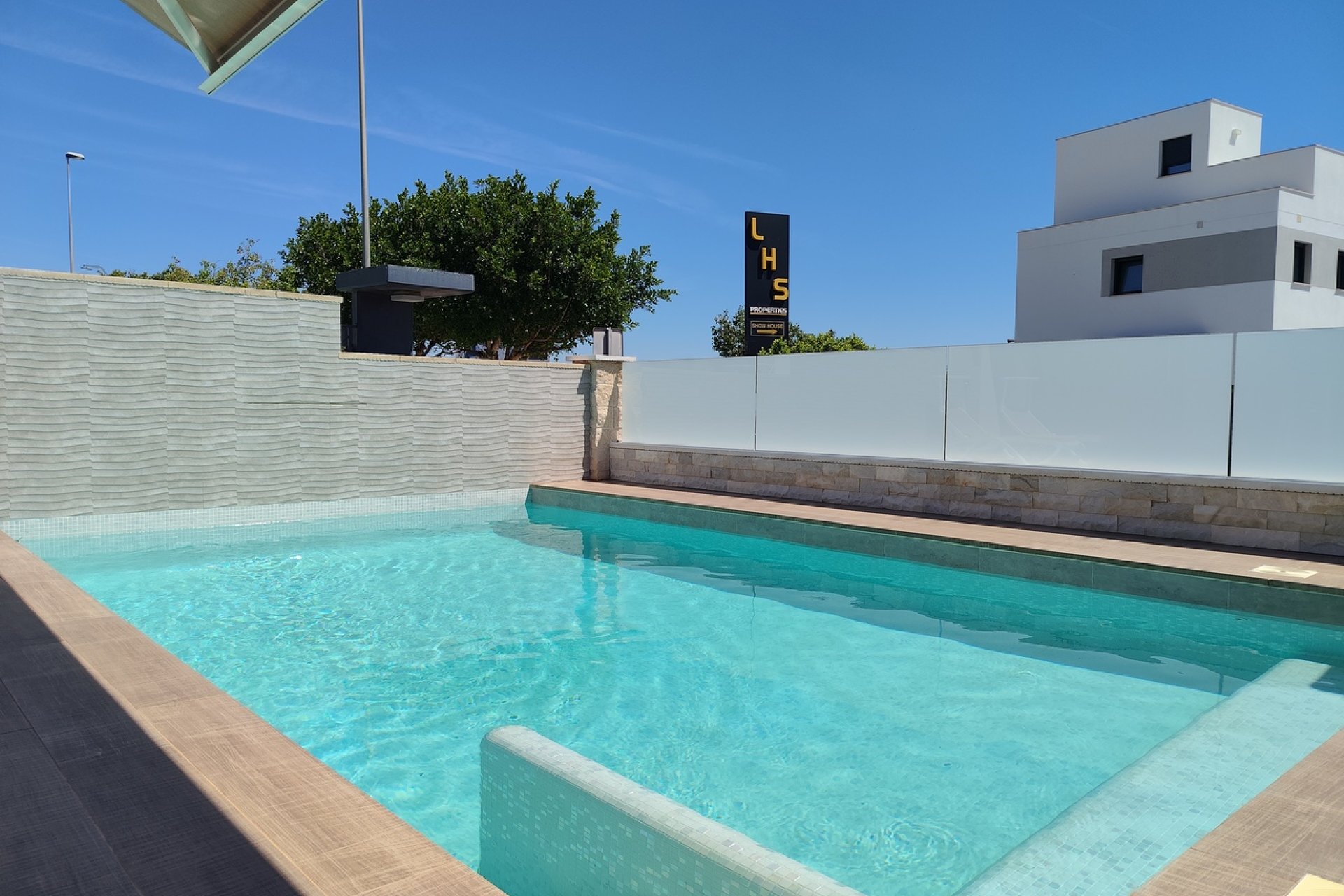 Villa moderna con piscina privada en San Miguel de Salinas