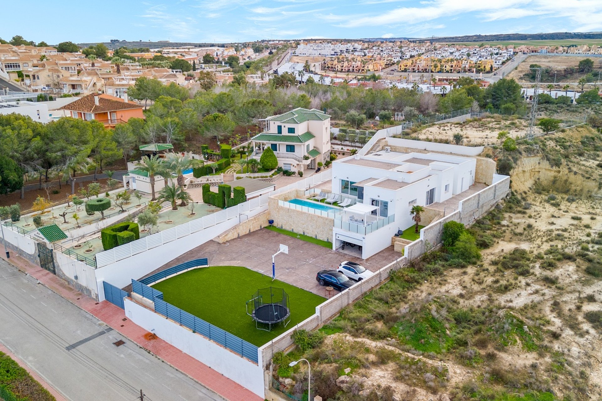 Villa moderna con piscina privada, vistas y acabados de lujo en Algorfa, Alicante