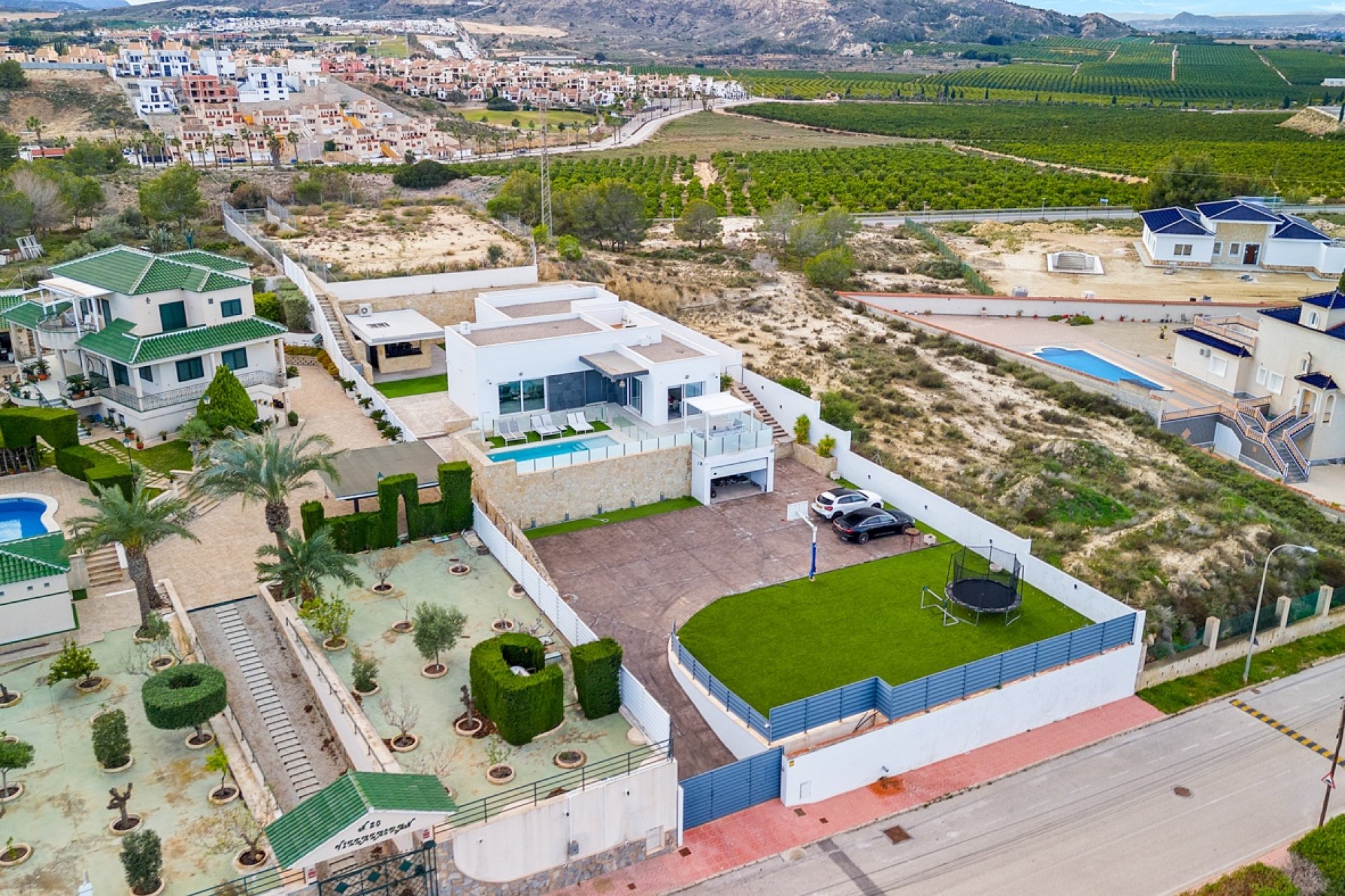 Villa moderna con piscina privada, vistas y acabados de lujo en Algorfa, Alicante